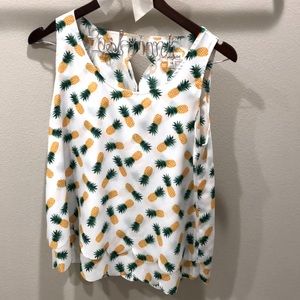 Like New Sleeveless Top with Scallop Rim